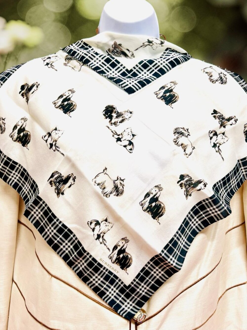 Buberrys Neck-kerchief 19.5" cotton  Ivery gray black dogs printed all over (86 - Picture 2 of 10